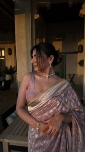 Sukriti Kakar Instagram - Who is she and what do we call her? 😅❤️ Wearing my first @ekayabanaras 😍 #gulabisaree #marathisong #trendingsong #instagood #ethnicoutfit #instagramreels #instafashion #gulabisareetrend