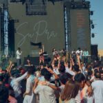 Sukriti Kakar Instagram - Whaaaat a vibe 🏜️🎨🌈 Celebrated holi on the desert with these beautiful people in Dubai!! Thank you for having us, we had the best time 🥹😍✨✨ #SuPra #Concert 📸 @QamarRaza04 @MohammadRihab_ @dhavalthakkar729 @varunrg @swetavkapoor
