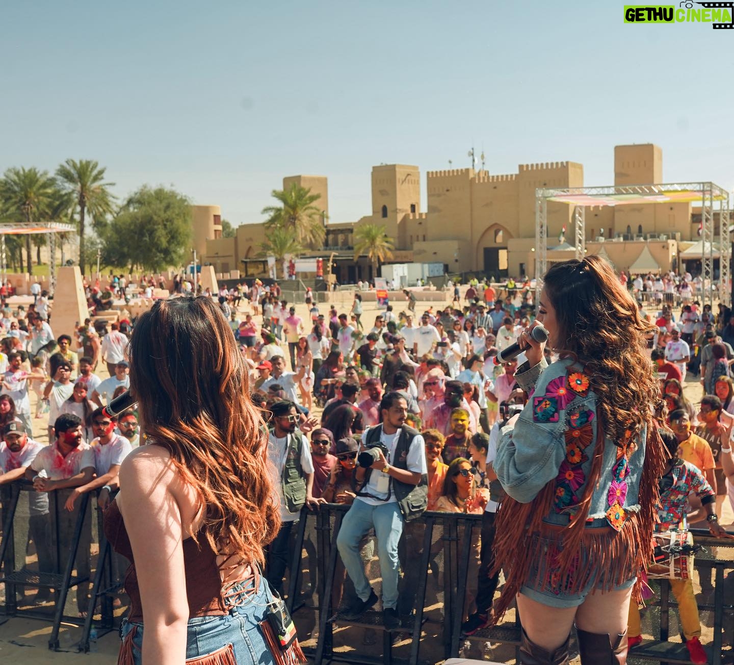 Sukriti Kakar Instagram - Whaaaat a vibe ποΈπ¨π Celebrated holi on the desert with these beautiful people in Dubai!! Thank you for having us, we had the best time π₯Ήπβ¨β¨ #SuPra #Concert πΈ @QamarRaza04 @MohammadRihab_ @dhavalthakkar729 @varunrg @swetavkapoor