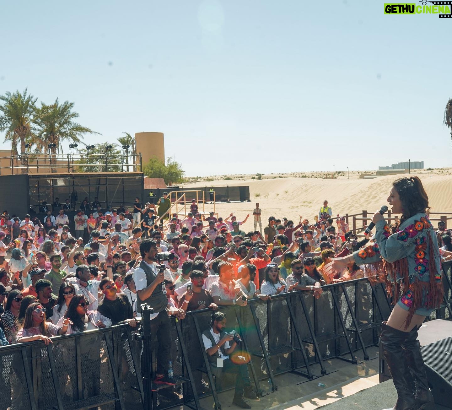 Sukriti Kakar Instagram - Whaaaat a vibe ποΈπ¨π Celebrated holi on the desert with these beautiful people in Dubai!! Thank you for having us, we had the best time π₯Ήπβ¨β¨ #SuPra #Concert πΈ @QamarRaza04 @MohammadRihab_ @dhavalthakkar729 @varunrg @swetavkapoor