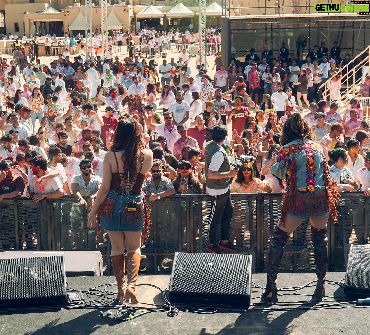 Sukriti Kakar Instagram - Whaaaat a vibe ποΈπ¨π Celebrated holi on the desert with these beautiful people in Dubai!! Thank you for having us, we had the best time π₯Ήπβ¨β¨ #SuPra #Concert πΈ @QamarRaza04 @MohammadRihab_ @dhavalthakkar729 @varunrg @swetavkapoor