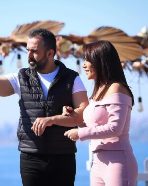Sulafa Memar Instagram - وانتهت رحلة أسيل

كل الشكر على متابعتكم وتفاعلكم خلال عرض العمل 🤍

Big thanks to:
@mbc1 
@shahid.vod 
@saradabbous 
@dimaalsafadi 
@emirndr 
@medyapimresmi 

Special thanks & appreciation to all crew members behind the scenes 🤍🤍

#سلافة_معمار | #الخائن
#sulafamemar #grateful