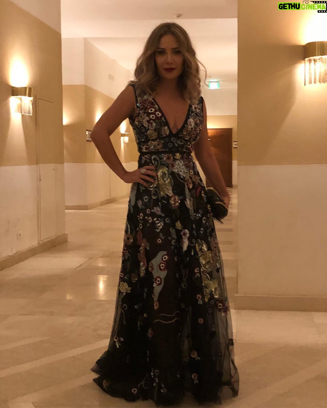 Sulafa Memar Instagram - #throwback #closing #elgounafilmfestival #GFF18 @zuhairmuradprivate @zuhairmuradofficial @iramjewelery @jonymatta @malek_fares