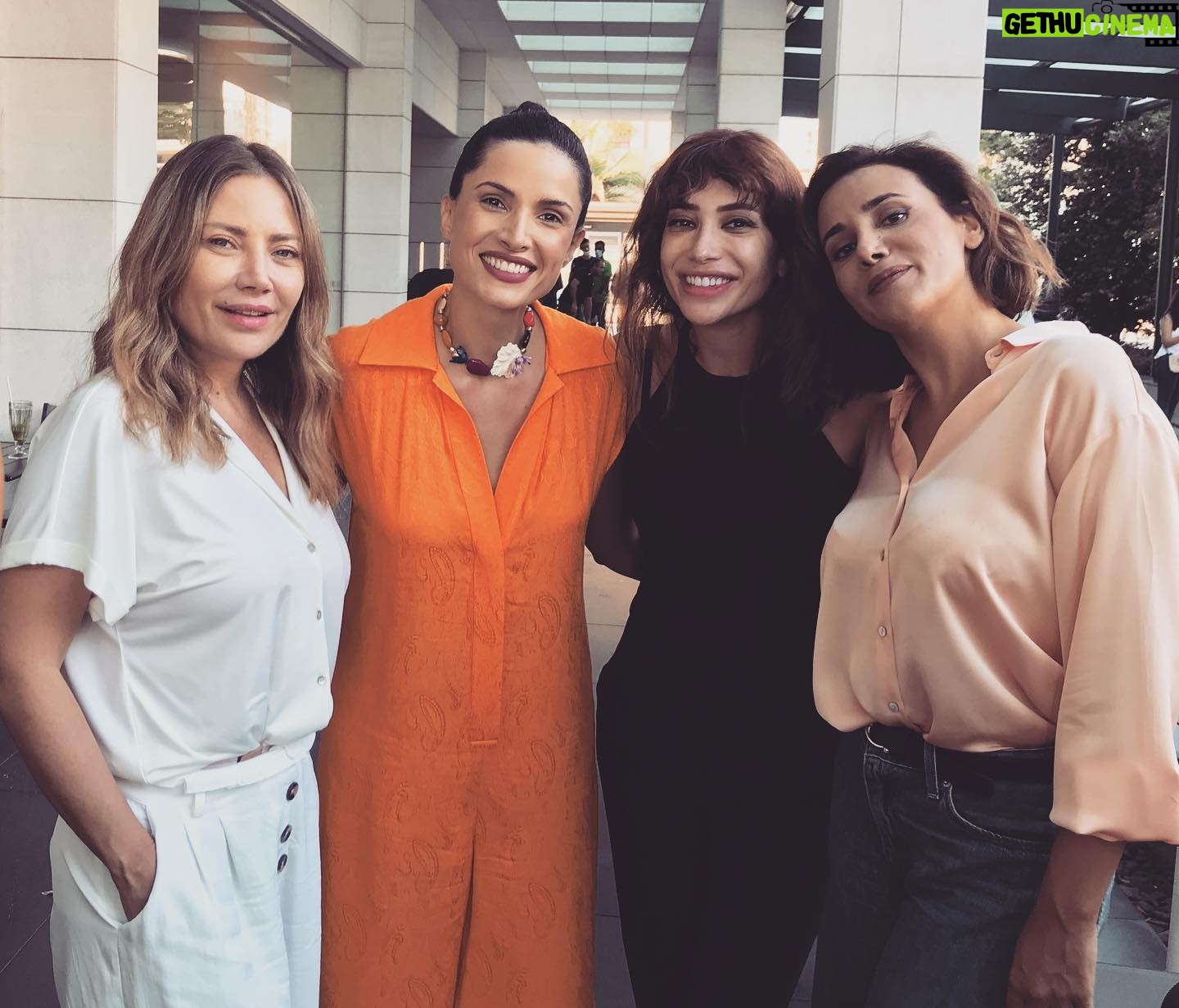 Sulafa Memar Instagram - Beautiful @layalmrajha @marwakhalil.insta @pierrettekatrib 💕💕 . #عالحد #سلافة_معمار @cedarsart