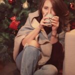 Sulafa Memar Instagram – ميلاد مجيد وكل سنة وانتو سالمين بتمنى يكون اللي جاية أحلى ♥️🎄
#سلافة_معمار 
.
.
by @everythingbutphotography @alieye_official 🤍
