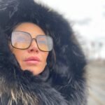 Sulafa Memar Instagram – ميلاد مجيد وكل سنة وانتو بألف خير ♥️
احلى شي بالحياة الأصحاب والأصدقاء اللي في بينك وبينهن عشرة عمر … الله يجمعنا من جديد ويجمعكن مع كل اللي مشتاقينلن 🙏
.
#سلافة_معمار 
Photo credit @nadia.irksousi 🥰
@sonia_bittar1 
@alaniammar 
@seif_elsbei 
@shadi_ali__ 
@ayhamalani 
.
#Christmas #MerryChristmas #SulafaMemar #December 2021 #Prague #Friends