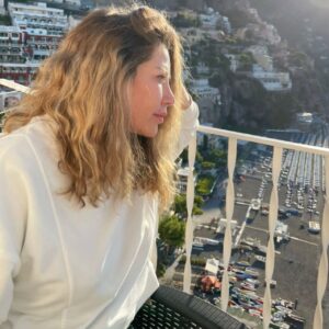 Sulafa Memar Instagram - صباح الخير ☀️🌻
.
#SulafaMemar #سلافة_معمار