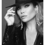 Sulafa Memar Instagram – سنة خير علينا يارب … بتمنى ♥️🙏
ينعاد عليكن صحة وخير 
#سلافة_معمار
#NewYear 2022