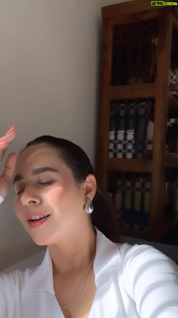 Sunanda Sharma Instagram - Kuch nahin ‘apni bhoori aankhein dikhaane ki koshish kar rahi hu’n bas’ 🙂↔️