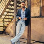 Suniel Shetty Instagram - Food water denims …essentials of life 💙