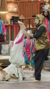 Sunil Grover Instagram - Poora YouTube pe hai 🤪🕺🏼🕺🏼 .(link in bio) . . #kapilsharma #sunilgrover #thegreatindiankapilshow