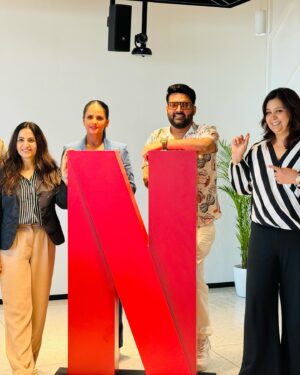 Sunil Grover Instagram - Netflix   trending globally = party 🎉🥂

#celebrations #thegreatindiankapilshow ❤️