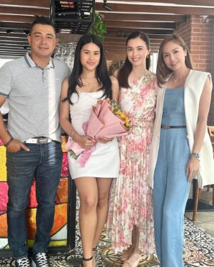 Sunshine Cruz Instagram - Congratulations to our @chesca.montano! 👩‍🎓❤️🥹 
We are so proud of you anak. 😘😍
#proudparents
#proudmom
#family