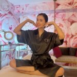 Sunshine Cruz Instagram - Self care day today! I got to try the popular Korean skin booster CV Rejuran healer and CV Firmagen on my legs. Big thanks to Dr. Pinar and @cathyvalenciaskinclinic for keeping my skin looking great for the past ten years! 💕#CVRejuranhealer #CVFirmagen #Rejuran #cathyvalencia #cathyvalenciaskinclinic
