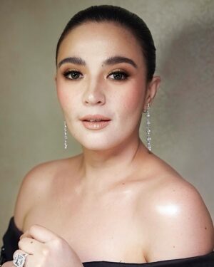 Sunshine Dizon Instagram - My very first #AbsCbnball2023 
Thank you to my dear friends who collaborated with me to achieve my vision of timeless elegance. 

Exquisite Jewelry by @julbdizonjewellery @candifier 

Make up by @dinolazaro  @hairbymarkibarrola 

Skin and body by @estetikaalabang