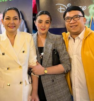 Sunshine Dizon Instagram - 🌟🌟🌟 Attention all Diamond Star fans! 🌟🌟🌟

I am thrilled to announce that the one and only Inay Maricel Soriano is back on the big screen in "In His Mother's Eyes" starting today. This is a movie that will truly touch your heart, so I highly recommend bringing a box of tissues. But trust me when I say, this will be one of the best films you'll see all year. Don't miss it, and be sure to bring the whole family along.

Seeing Kuya Roderick Paulate and Inay's magic on the big screen again is truly heartwarming and wonderful. The chemistry between these two legendary actors is simply unmatched. And a big congratulations to Las Santos for giving his character so much heart. The entire cast has done an incredible job bringing this story to life.

I also want to give a special shoutout to Tita Gina Tagasa for penning such a fantastic story, and to Direk FM Reyes for putting everything together so beautifully. The entire team behind "In His Mother's Eyes" has truly outdone themselves, and it's clear that a lot of hard work and dedication went into making this film a reality.

Congratulations to everyone involved in this production. Your passion and talent shine through in every frame of this movie, and I have no doubt that it will leave a lasting impact on everyone who sees it.

So, if you're looking for a film that will move you to tears and fill your heart with joy, look no further than "In His Mother's Eyes." You won't regret it.

#InHisMothersEyes #MaricelSoriano #DiamondStar #RoderickPaulate #LasSantos #GinaTagasa #FMReyes #HeartwarmingFilms #FamilyMovies #MustSeeFilms #EmotionalJourney #BackOnTheBigScreen #PowerhouseActorsó