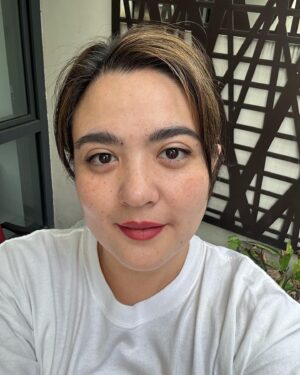 Sunshine Dizon Instagram - #wokeuplikethis achievement unlocked in all my freckle faced glory. 
Thank you @estetikaalabang 
Ms.Rysa and Dra.Z

Still a bit swollen from the eyeliner and lip color will still fade to a beautiful pinkish nude. 
But hey its just day one 👌🏻
I can already see the difference from the jawtox mesolipo with exsilis treatment.
P.S
To all the busy moms out there they have great promos for mothers day ❤️