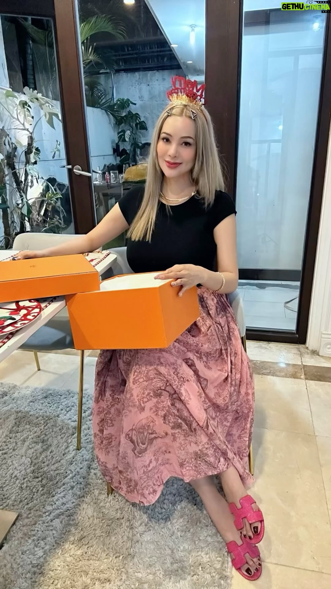 Sunshine Guimary Instagram - Kahit walang gift ok lng nmn😜emeee😜