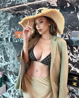 Sunshine Guimary Instagram - @celine 
@makeupbychachanable 
@iconicstarhair 
@newlifeaestheticsph