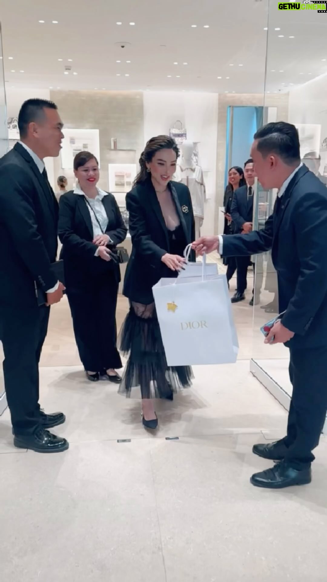 Sunshine Guimary Instagram - Christian Dior is now in Cebu🤩📍 Congratulations guys on your very successful opening🥂🍾