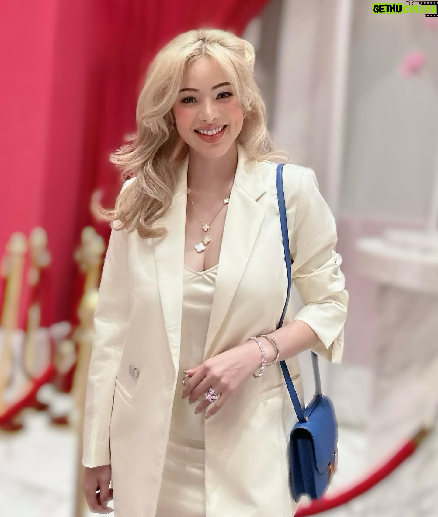 Sunshine Guimary Instagram - 01/01/2024 Happy New Year 🎊