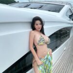 Sunshine Guimary Instagram – Turn off your phone at samahan moko mag 🏊‍♀️