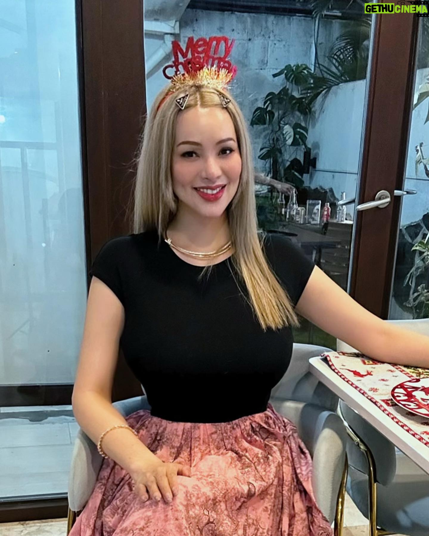 Sunshine Guimary Instagram - Merry Christmas everyone ♥️