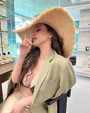 Sunshine Guimary Instagram - @celine 
@makeupbychachanable 
@iconicstarhair 
@newlifeaestheticsph