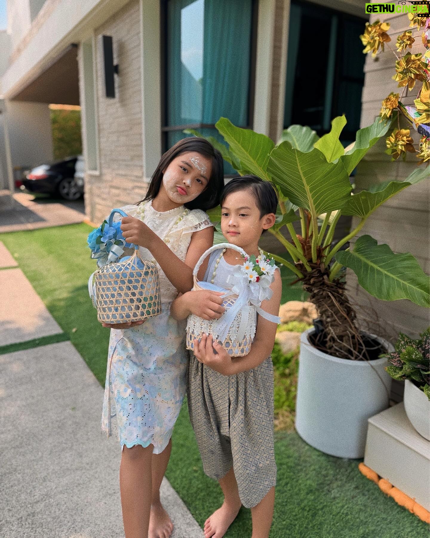 Supakson Chaimongkol Instagram - ทำบุญวันแรกของปีใหม่ ๒๕๖๗ ขอให้ปีนี้เป็นปีที่ดี สาธุ 🙏🏻🙏🏻🙏🏻#jaokajaokha #jaokhunkap