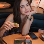 Supakson Chaimongkol Instagram – Happy belated birthday @kree_pasawee 🤎

We love you! 

มีความสุขทุกครั้งที่เจอ❤️ #jkkdays 🎂🍰 #iamkrataefinedining
