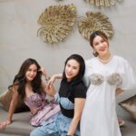 Supakson Chaimongkol Instagram – Happy belated birthday @kree_pasawee 🤎

We love you! 

มีความสุขทุกครั้งที่เจอ❤️ #jkkdays 🎂🍰 #iamkrataefinedining