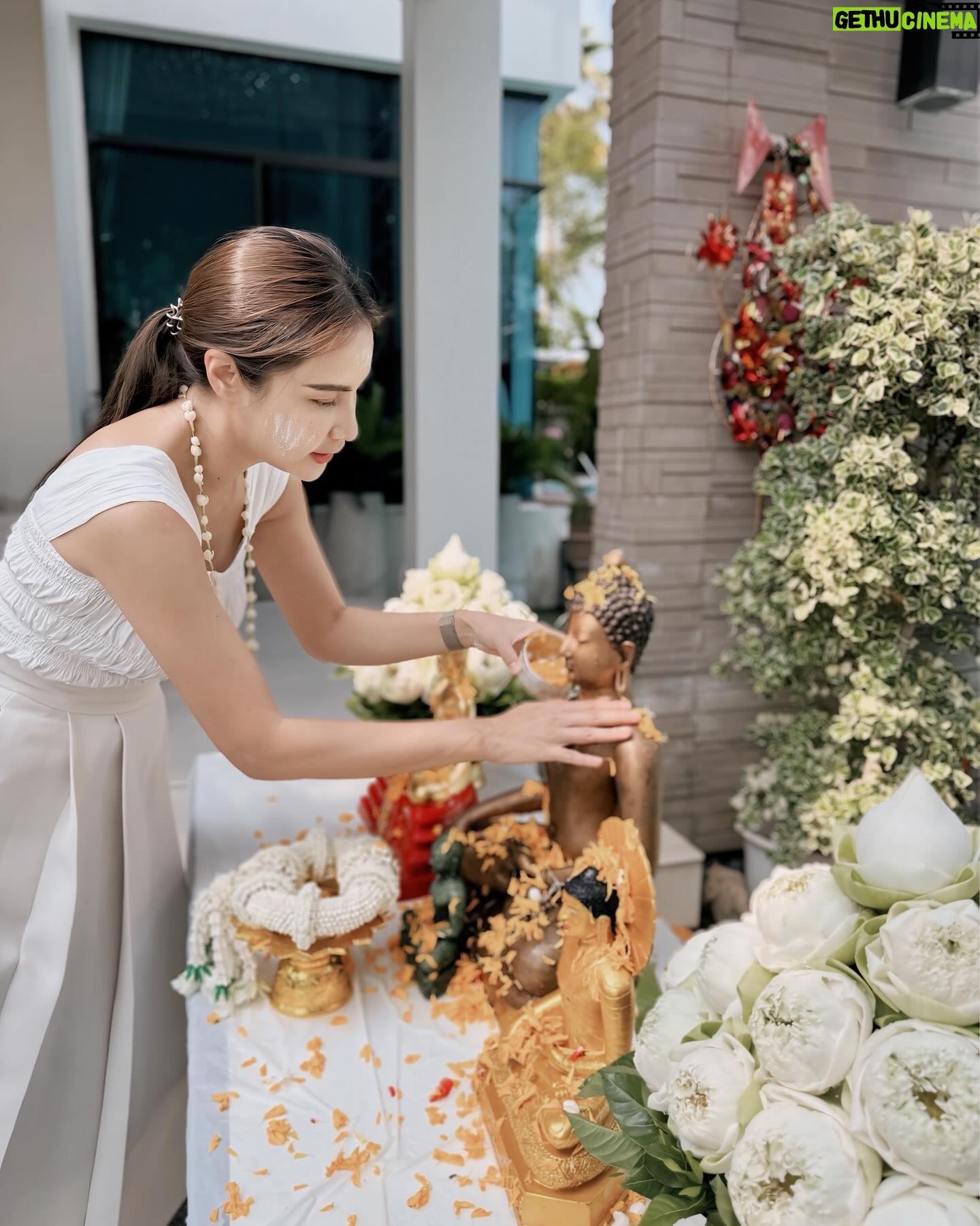 Supakson Chaimongkol Instagram - 🪷🙏🏻 สวัสดีปีใหม่ไทยค่ะ เริ่มชีวิตใหม่ สนุกสดใส สุขภาพแข็งแรงๆกันค่ะทุกคน💕 #jaokhunkap #jaokajaokha