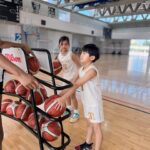 Supakson Chaimongkol Instagram - Sunday vibes 👨‍👩‍👧‍👦⛹️⛹️‍♀️ @jaoka_jaokha @jaokhun_kap @luizasp #jaokajaokha #jaokhunkap #ktlzinthemood
