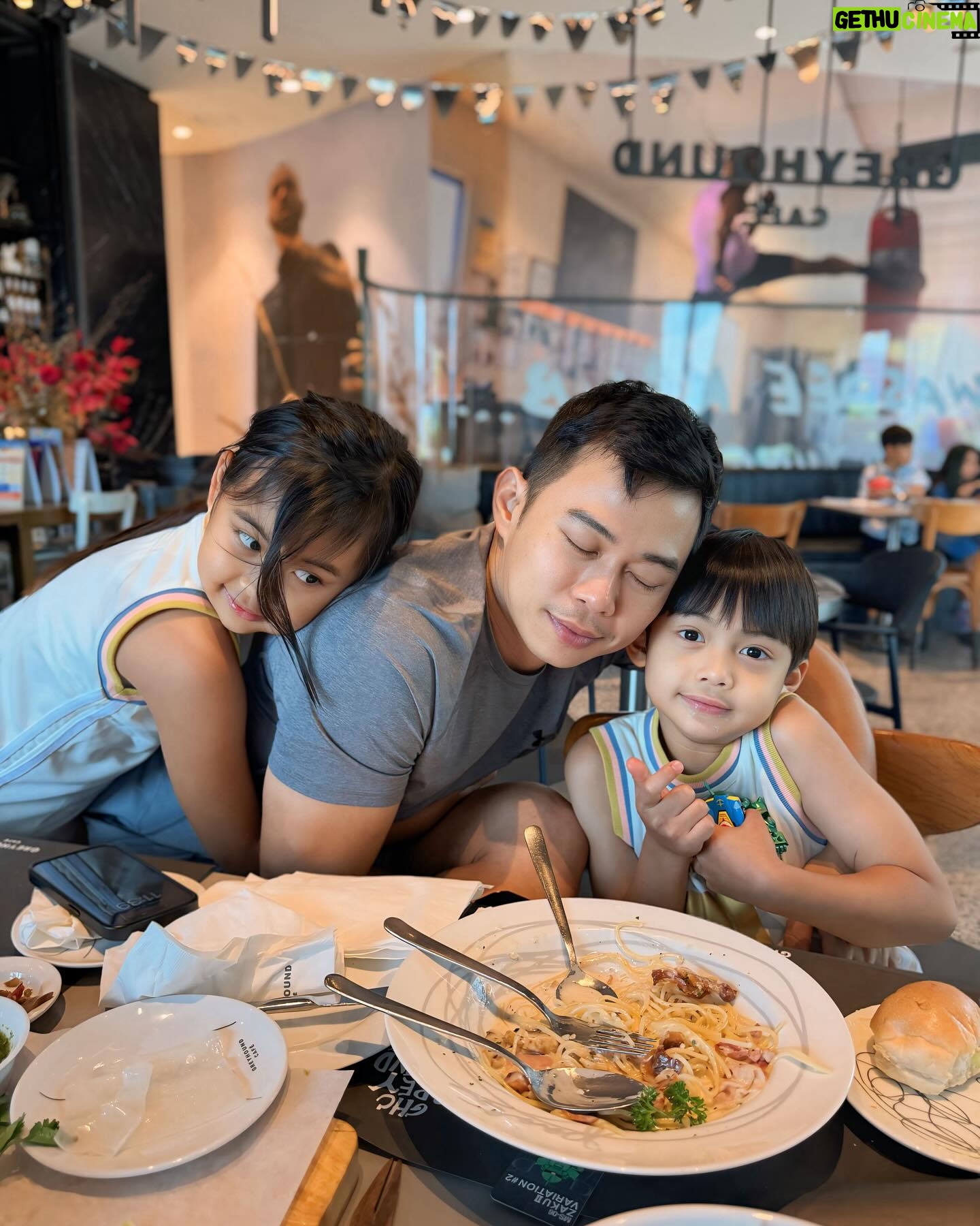 Supakson Chaimongkol Instagram - Sunday vibes ๐จโ๐ฉโ๐งโ๐ฆโน๏ธโน๏ธโโ๏ธ @jaoka_jaokha @jaokhun_kap @luizasp #jaokajaokha #jaokhunkap #ktlzinthemood