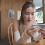 Supassra Thanachat Instagram - 💥 แบตหมดกลางเกม เก้าก็ไม่กลัว เพราะ Infinix Note 40 Pro SERIES 5G ที่ชาร์ตได้ไว 100W 🔋แล้วยังมี ระบบชาร์จแบบ bypass ที่เหมาะกับการเล่นเกม ทำให้เครื่องไม่ร้อนระหว่างชาร์จ ⚡️ แถมยังมีหน้าจอแบบ AMOLED รีเฟรชเรท 120Hz อีก 💚256 24GB *เมื่อผสานแรมสูงสุด 12 12GB เริ่มต้น 11,999.- รับฟรี Magcase, Magpad และ Premium Gift box มูลค่า 3,198.- หาซื้อได้ที่ Lazada Shopee TikTokShop BaNANA Jaymart TGFONE IT City และตัวแทนจำหน่ายทั่วประเทศ *เงื่อนไขเป็นไปตามที่บริษัทกำหนด *ราคาและของแถมอาจเปลี่ยนไปในแต่ละช่องทางการจัดจำหน่าย *ของแถมมีจำนวนจำกัด #InfinixThailand #InfinixNote40ProSeries5G #KaoSupassaraXInfinixNote40ProSeries #ซูเปอร์ชาร์จเพื่อชีวิตสุดอิสระ #ซูเปอร์ชาร์จเต็มสปีดกับเก้า