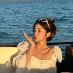Supassra Thanachat Instagram – 🐶🚤🌊

Boat rental service through @yachtmethailand @lefongarkad 🚤✨