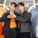 Suppasit Jongcheveevat Instagram – เป็นอีกวันที่สนุกมากเลยครับทุกคน🥰 ที่ได้มาเจอกันในงาน #MEWTULvitoasVARONxBEAUTRIUM 🧡🖤 หวังว่าทุกคนจะได้ Tips Skincare ดีๆ เอาไปบำรุงให้ผิวหน้าชุ่มชื้นกันนะครับ 

ผมขอแนะนำเป็น VARON Men’s Intensive in One Serum กลิ่น Classic เลยครับ ตัวนี้ใช้ง่าย ตัวเดียวจบ บำรุงครบเลย ทำให้ผิวดูชุ่มชื้น ตัวช่วยให้ผิวไม่แก่ไวครับ :)

สำหรับสาวๆ ก็ไปลอง vitoas Triple Serum ได้นะคร้าบ เขามีส่วนผสมหลัก 3 อย่าง ทั้ง Hyaluronic, Collagen, Ceramide ที่มาช่วยให้ผิวอิ่มฟู แน่นกระชับ กระจ่างใส ด้วยครับสินค้าจาก vitoas Varon 

มีวางจำหน่ายแล้วที่ Beautrium Siam Square Soi 7 และในช่องทางออนไลน์ต่างๆ ครับ ไปติดตามต่อได้เลยครับทุกคน แล้วไว้มาพบกันอีกนะครับ

#vitoasVARON #MEWTULvitoasVARONxBEAUTRIUM