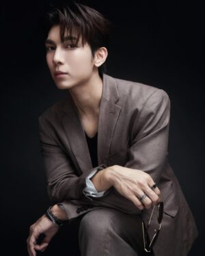 Suppasit Jongcheveevat Instagram - Absolutely honored to begin this exciting new journey as the Ambassador of H&M Thailand. Get ready for many incredible projects in the year!

#MewAmbassadorHMThailand @hm #HMThailand