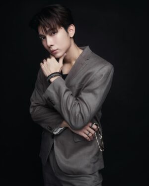 Suppasit Jongcheveevat Instagram - Absolutely honored to begin this exciting new journey as the Ambassador of H&M Thailand. Get ready for many incredible projects in the year!

#MewAmbassadorHMThailand @hm #HMThailand