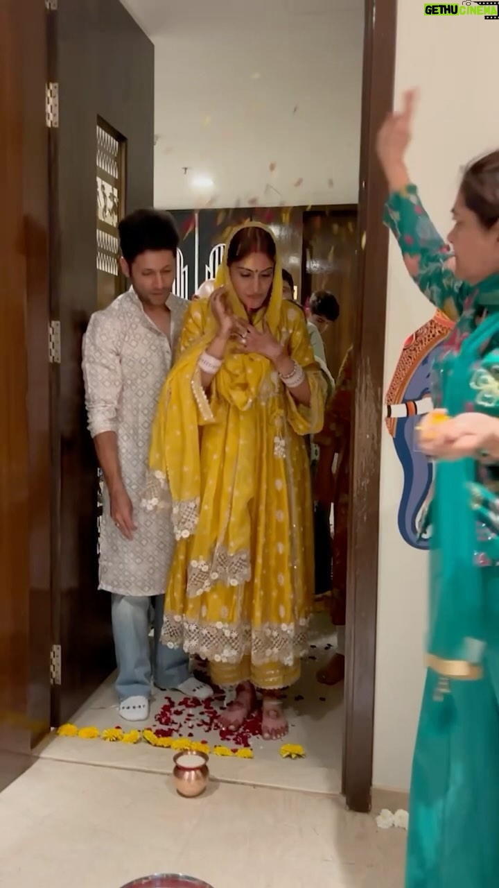 Surbhi Chandna Instagram - One such day where i am feeling a little emotional of how far we have come together kara Good old Days of club hopping to finally making home our theatre club restaurant and everything 🤣 This song and its feels 🥹🤎 #pehlaishq @aaysharma @sushrii @rito.96 @iamrajatnagpal @rana_sotal