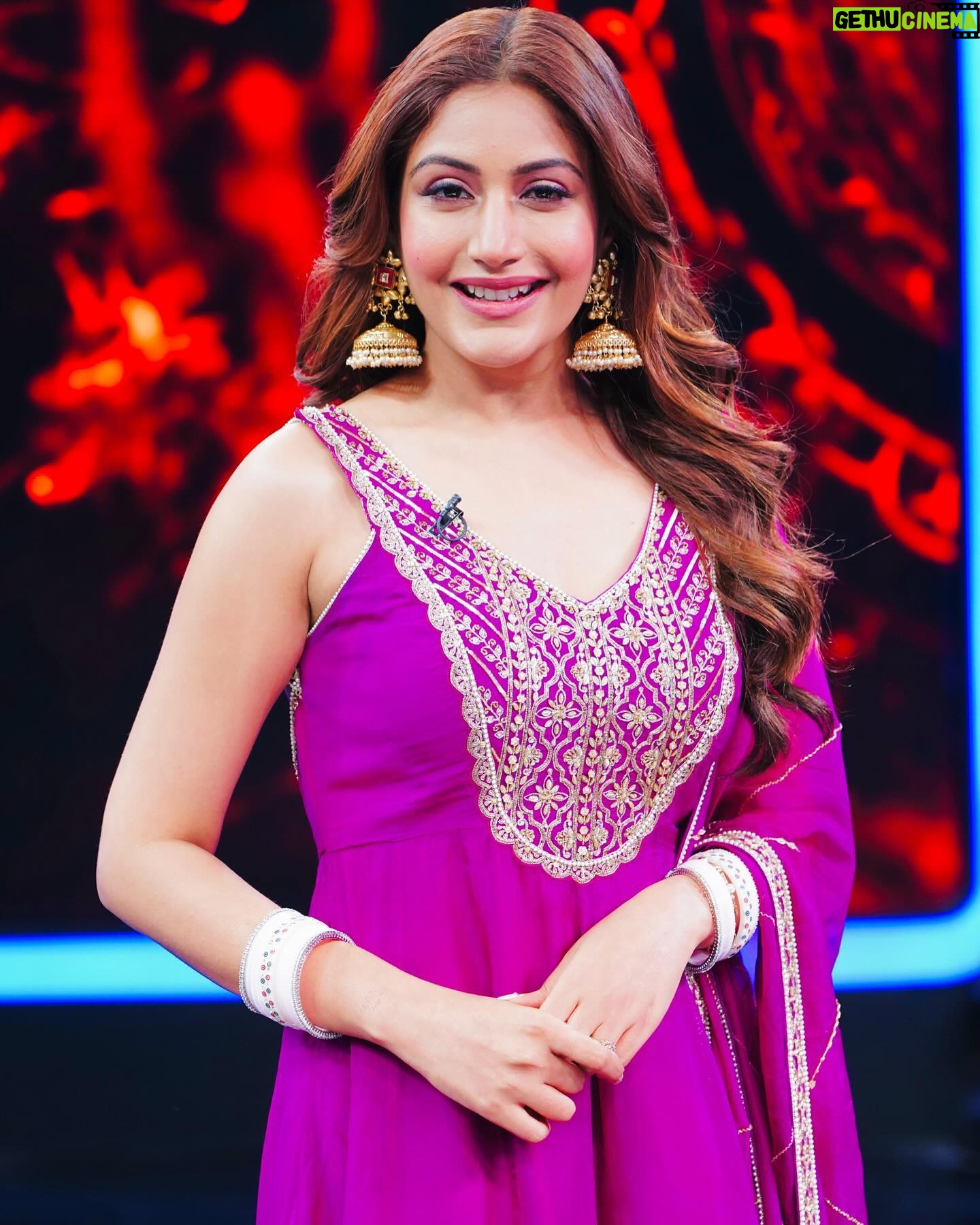 Surbhi Chandna Instagram - Such a Laugh Riot on @sonytvofficial @madnessmachayenge @optimystixmedia Comedy can never be an easy genre and to make people laugh is such a blessing An Honour to Witness & Learn from the Talent on stage Watch Tonight at 9.30 PM Style consultant- @pranavi_chandna Outfit - @kritikakatariaofficial Jewelry @dilkashbyankita @vblitzcommunications Makeup @makeupbyashokchandra Hair @hairbyzeba ๐ธ @sajidkhan_photography