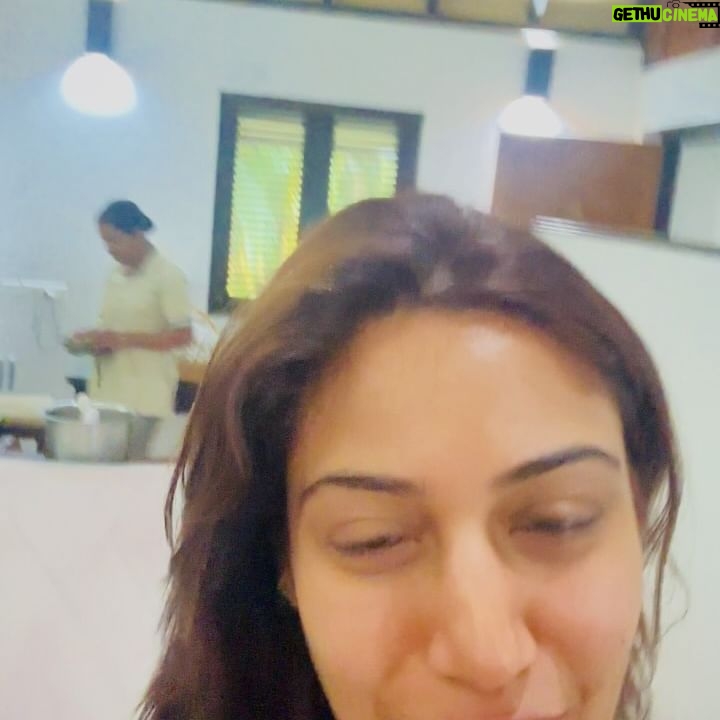 Surbhi Chandna Instagram - Last week this time i was in Kerala at @carnoustieresorts the finest experience one can have at a wellness retreat and our first as well Karan was insistent that its time to Pause and stop chasing for the moment and make the most of this opportunity With the crazy life we have here i definitely realised the importance of Ayurveda in our lives After such a warm welcome we straight away dived into treatments ( such calming treatment rooms ) after consulting the ayurvedic doctor that’s present at the property through the day We had meals and a specific diet that was specially curated for us that focused on portion control minimal usage of salt and oil and yet tasting divine Also a day where both of us were on a juice diet 🤣 Cherished some real connections who we dearly miss and intend to meet soon The private beach at the property is beautiful to say the least catching sunsets was our favourite thing to do It is nice to have followed a disciplined routine whilst also enjoying some fun activities like cooking class ( learnt payasam , thoran and a lot more ) , exploring the kerala backwaters on a private boat and finally Concluded the stay with none other my than my favourite south indian meal - the kerala thali A clean diet chart given by the doctor that we wish to continue now that we are back 🤞🏼 Now the struggle is to get rid of the Kerala tan Suggestions are welcome 🥲 #kerala #keraladiaries #wellness #wellnessretreat #dump