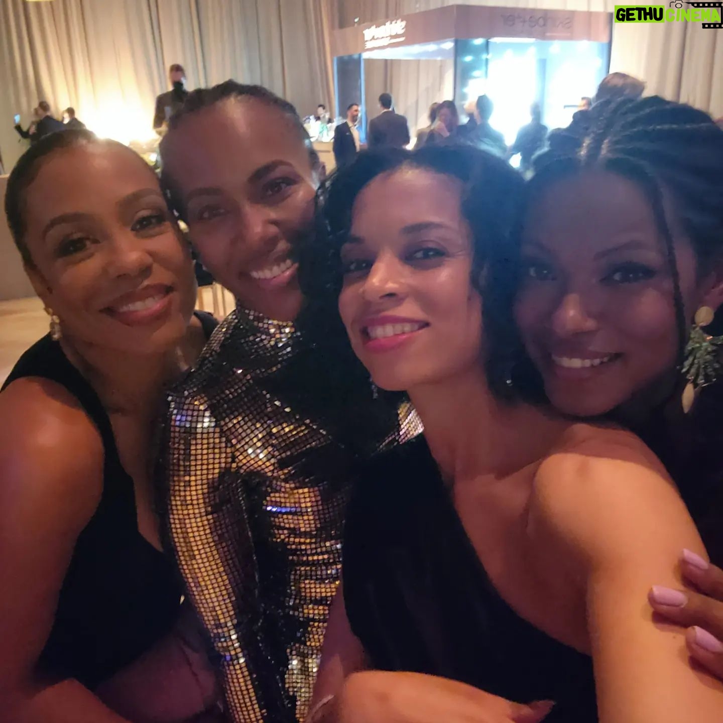 Susan Kelechi Watson Instagram - ...and then they played Whitney â¨ď¸đđđ @mptf #thenightbefore #oscars #Oscar @cassiedamsel @teyanataylor @thekarenpittman @dewandawise @iamwandasykes @aishatyler @sarahhudnutbrody @stevekazee @dnice @hairbyashleyh