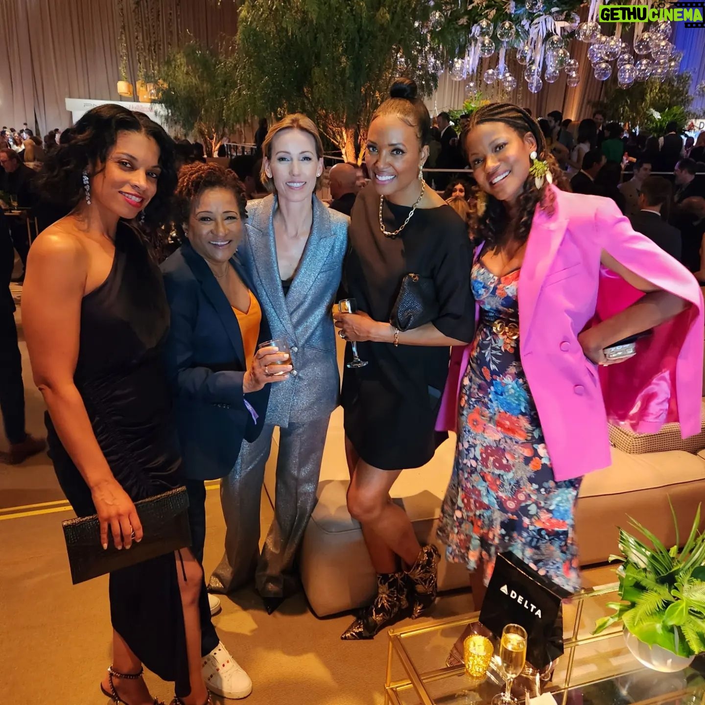 Susan Kelechi Watson Instagram - ...and then they played Whitney â¨ď¸đđđ @mptf #thenightbefore #oscars #Oscar @cassiedamsel @teyanataylor @thekarenpittman @dewandawise @iamwandasykes @aishatyler @sarahhudnutbrody @stevekazee @dnice @hairbyashleyh