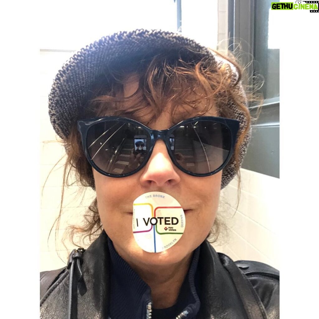 Susan Sarandon Instagram - I just voted for the only person who hasn’t taken money from NYC real estate developers. @NomikiKonst for NYC Public Advocate! This is so important, please get out and vote in the special election today. ✌🏻