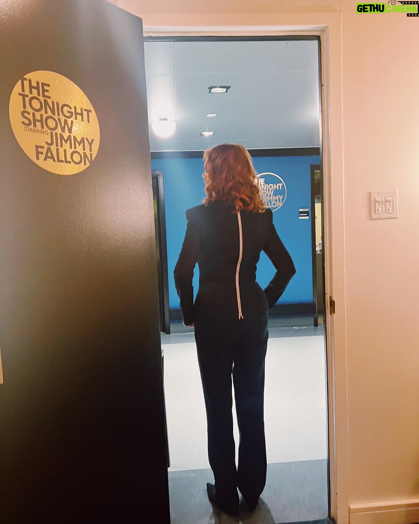 Susan Sarandon Instagram - So great to be back @fallontonight to talk about #monarchonfox in person with a real live audience, @theroots and of course @jimmyfallon. Check it out tonight on @nbc !