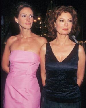 Susan Sarandon Instagram - Stepmom NYC premiere with this beauty @juliaroberts. 12/15/98 #tbt