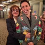 Susan Sarandon Instagram - Saw this musical with this guy, the enormously talented and beyond funny @kevincahoon ! The laughter never stops. The entire cast is incredible. A must see! @shuckedmusical 🌽