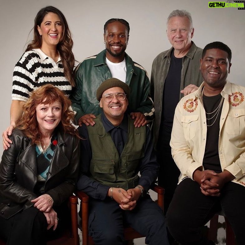 Susan Sarandon Instagram - Hanging with ‘The Gutter’ Team in Austin at SXSW. So much love & laughs. #TheGutter 🎳