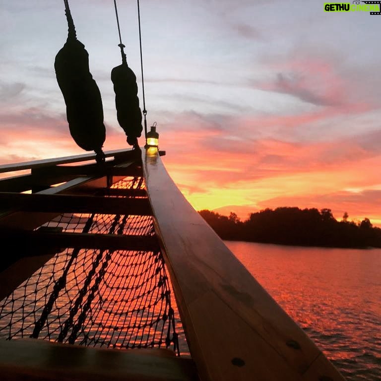 Susan Sarandon Instagram - Indonesian Sunset